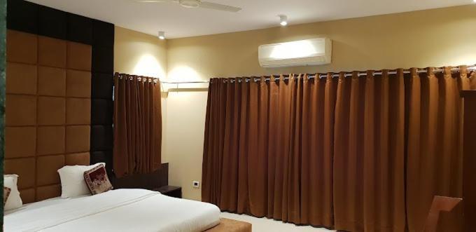 Villa Lion'S Cage à Igatpuri Extérieur photo